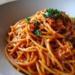 Whip Up Creamy Tomato Garlic Pasta Fast!