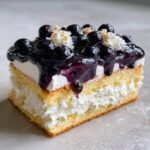 Ciasto Biały Michałek – słodka rozkosz z nutą czarnej porzeczki. 🍰