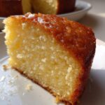 Szybkie i kremowe ciasto z 3 jogurtami i 2 jajkami – idealne na każdą okazję! 🍰🥄