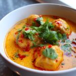 TAJSKA ZUPA Z CZERWONYMI PIEROŻKAMI CURRY I MLEKIEM KOKOSOWYM 🍜🥥 To aromatyczna i rozgrzewająca zupa, idealna na chłodne dni